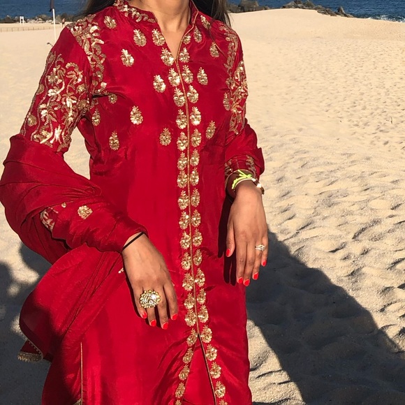 Red long kameez with pants - Picture 3 of 6